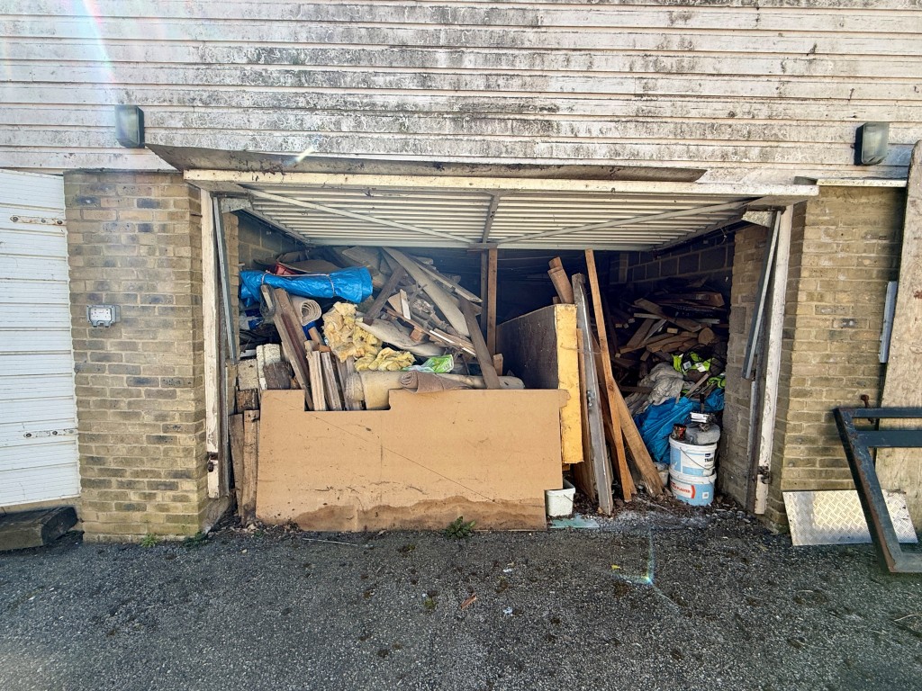 Lot: 41 - LARGE HOUSE AND FIVE GARAGES WITH POTENTIAL - Garage two